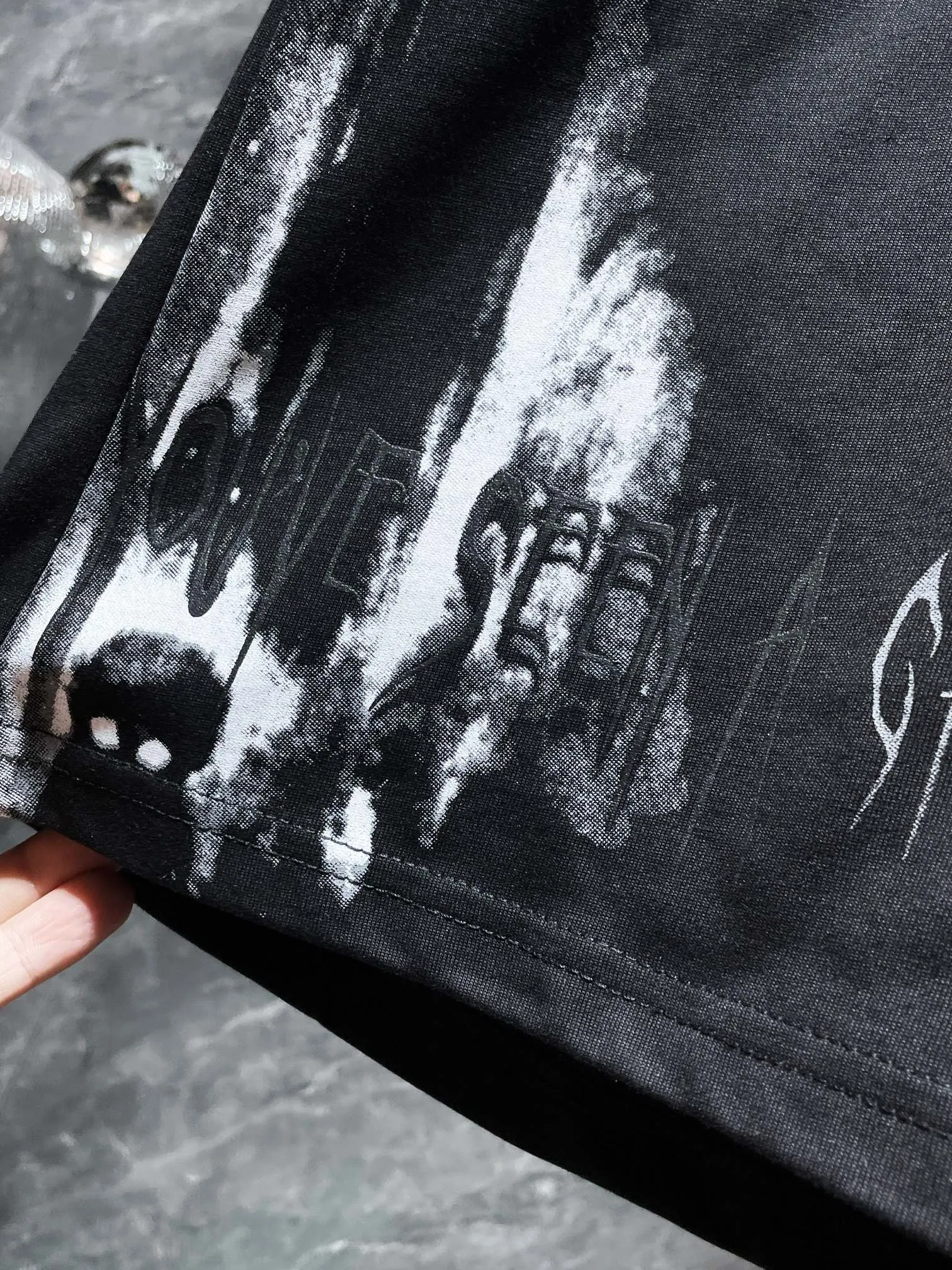 P164 New Chrome Hearts 24ss for summer. High-weight, environmentally friendly, high-quality top-grade fabric. 280g. Crocodile hoof embroidery, overlapping cross, spray-printed short sleeves. Imported environmentally friendly glue printing and dyeing. Counter synchronization. 1:1 replica version. Recommended color: black white. Size: S, M, L, XL